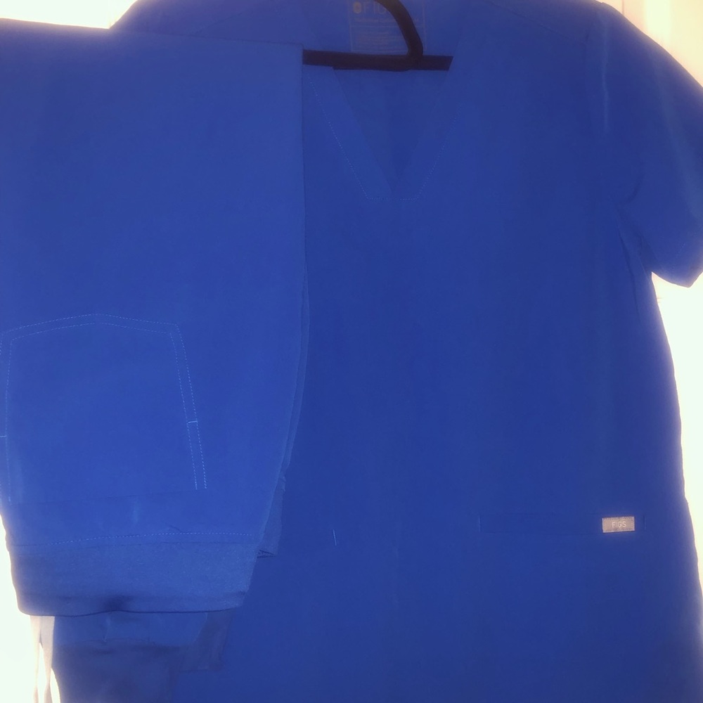 Figs SET in Winning Blue